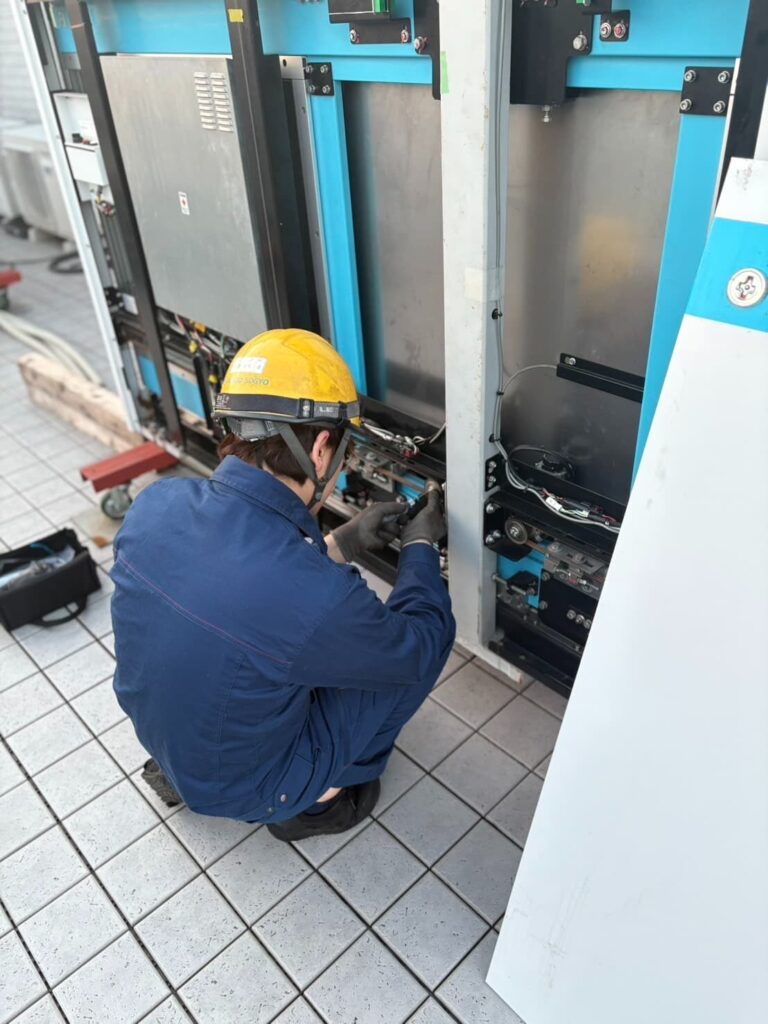 機械調整の画像